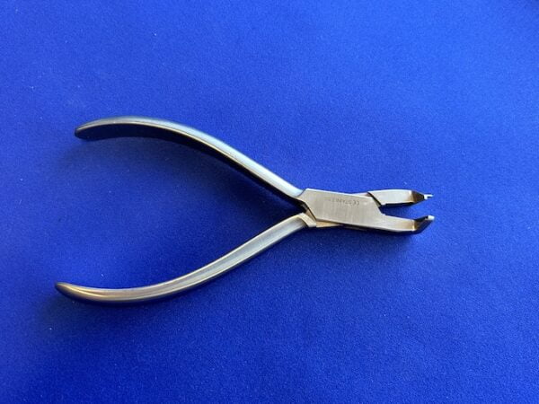 cut and hold distal end cutter